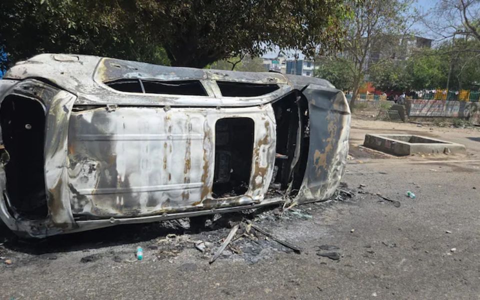 Commuters bear brunt as labour union protest halts traffic at Delhi-Noida border